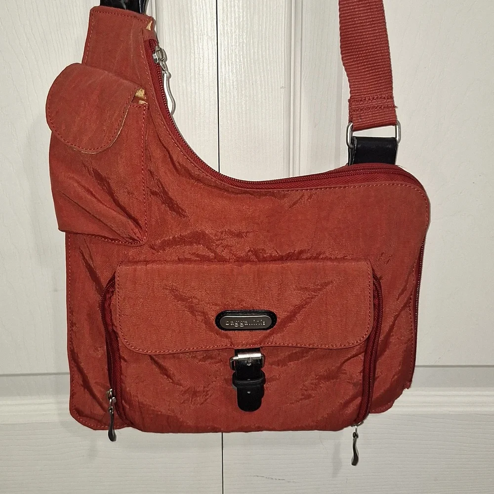 Baggallini medium crossbody zip canvas bag - brick red - Picture 2 of 12